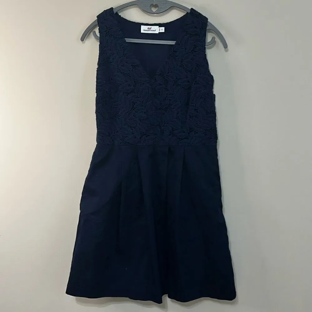 Vineyard Vines Navy Blue Lace Contrast Dress Size 0 Sleeveless Pleated V-Neck - Picture 1 of 6